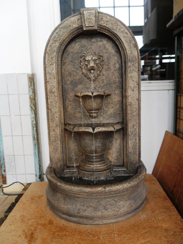 Leeuwenfontein (groot) te koop bij Veldt Restpartijen te Heerle