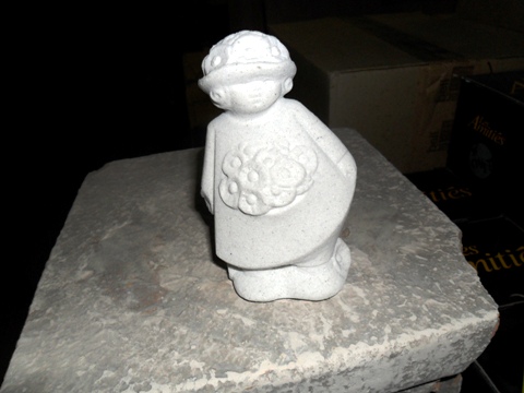 Marmeren stenen beeldje oma