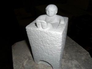 Stenen beeldje te koop bij Veldt Restpartijen te Heerle