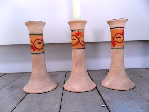 Stenen kaarsenstandaard