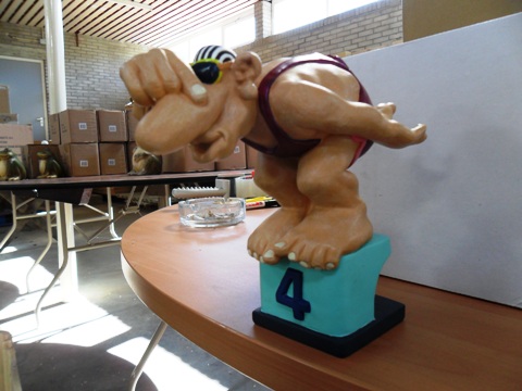 Polystone beeldje Zwemmer