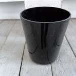 Zwart glazen vaasje
