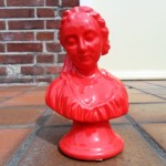 Stenen vrouwen beeldje te koop bij Veldt Restpartijen te Heerle
