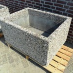 Rechthoekige bloembak beton/grind te koop bij Veldt Restpartijen te Heerle