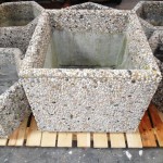 Vierkante bloembak beton/grind te koop bij Veldt Restpartijen te Heerle