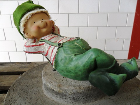 Liggend jongetje te koop bij Veldt Restpartijen te Heerle
