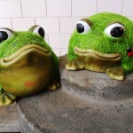 Decoratie kikkers te koop bij Veldt Restpartijen te Heerle