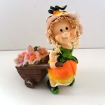 Bloemkindje met kruiwagen te koop bij Veldt Restpartijen te Heerle