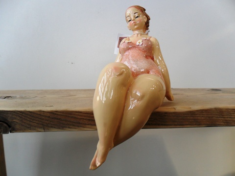 Vrouwen beeldje te koop bij Veldt Restpartijen te Heerle
