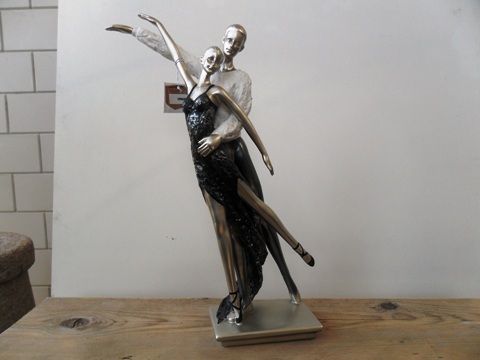 Dansend paar te koop bij Veldt Restpartijen te Heerle