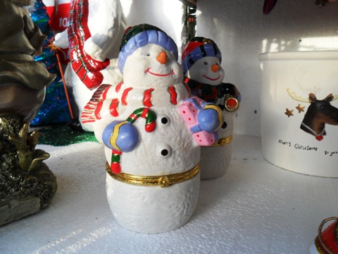 Sneeuwman te koop bij Veldt Restpartijen te Heerle