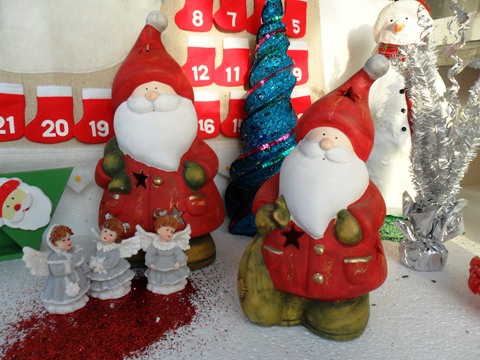 Kerstmannen voor waxinelichtje te koop bij Veldt Restpartijen te Heerle