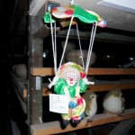 Clown met parachute te koop bij Veldt Restpartijen te Heerle