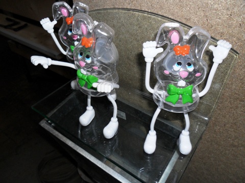 Vulartikel: Paaskonijn te koop bij Veldt Restpartijen te Heerle