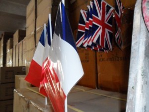 Engelse en Franse vlaggen te koop bij Veldt Restpartijen te Heerle