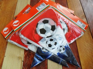 Voetbalvlag slinger te koop bij Veldt Restpartijen te Heerle