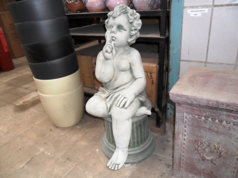 Cherub thinking sitting te koop bij Veldt Restpartijen te Heerle