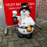 Sneeuwpop met lamp te koop bij Veldt Restpartijen te Heerle