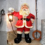 Kerstman met lamp te koop bij Veldt Restpartijen te Heerle