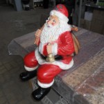 Zittende kerstman te koop bij Veldt Restpartijen te Heerle