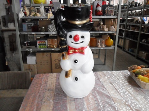 Sneeuwpop te koop bij Veldt Restpartijen te Heerle