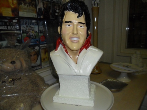 Elvis Presley te koop bij Veldt Restpartijen te Heerle