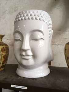 Glanzend witte Boeddha